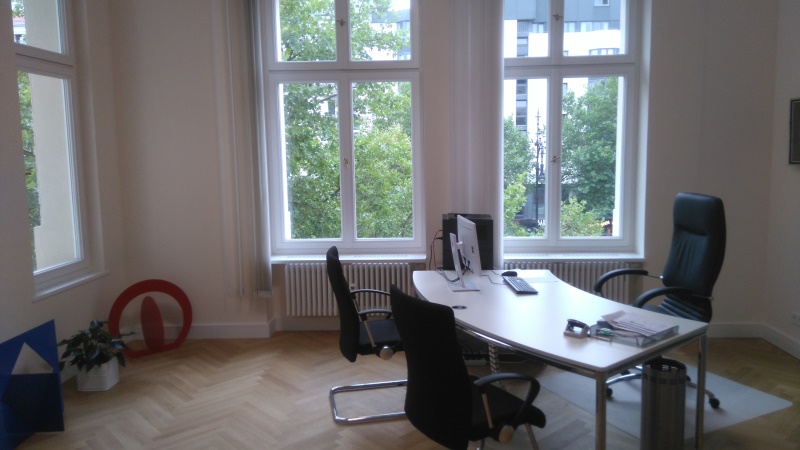 Desk examination room 1