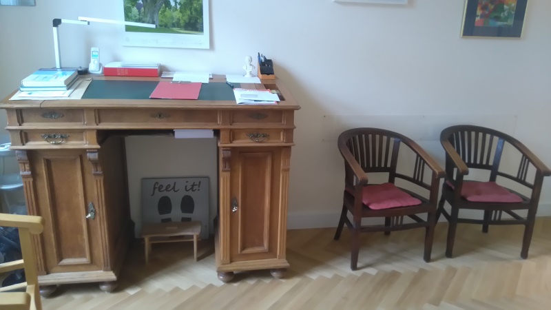 Standind desk examination room 2